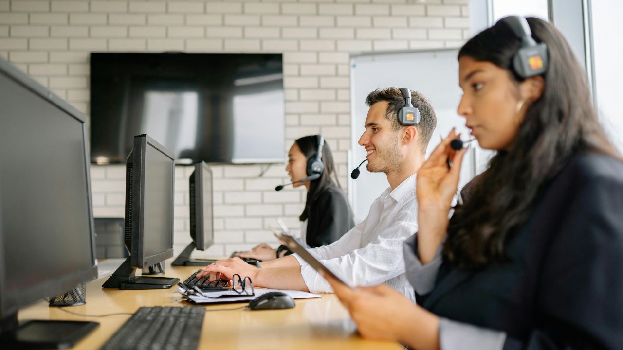 chatbot vs live chat best comparison guide to choosing the right tool (1)