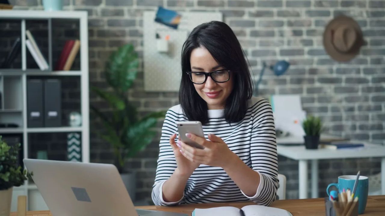 Learn how to calculate contribution margin for your ecommerce business with a step-by-step formula covering COGS, variable costs, and transaction fees.