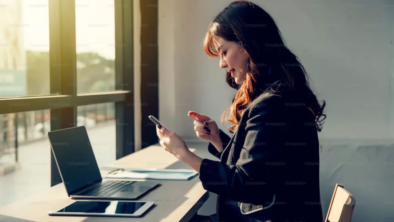 Learn the difference between revenue and profit in eCommerce, why marketers should care, and how to shift from vanity metrics to real profitability.